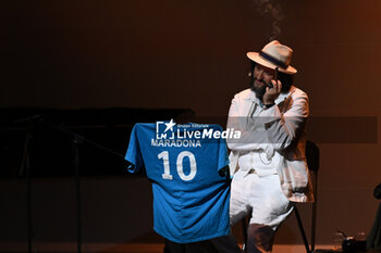 2024-05-18 - Cosimo Damiano Damato during the concert El Pelusa y la Negra on 18 May 2024 at the Auditorium Parco della Musica, in Rome, Italy. - MOLINARI E DAMATO ''EL PELUSA Y LA NEGRA'' - CONCERTS - ITALIAN SINGER AND ARTIST