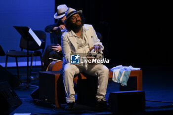 2024-05-18 - Cosimo Damiano Damato during the concert El Pelusa y la Negra on 18 May 2024 at the Auditorium Parco della Musica, in Rome, Italy. - MOLINARI E DAMATO ''EL PELUSA Y LA NEGRA'' - CONCERTS - ITALIAN SINGER AND ARTIST