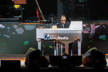 2024-05-19 - Antonello Venditti pseudonym of Antonio Venditti on a stage at Arena di Verona for his first live performs of his new tour “Notte Prima Degli Esami - 1984-2024 40th Anniversary” on May 19, 2024 in Verona, Italy. - ANTONELLO VENDITTI - NOTTE PRIMA DEGLI ESAMI - 1984-2024 40TH ANNIVERSARY - CONCERTS - ITALIAN SINGER AND ARTIST