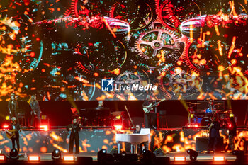 2024-05-19 - Antonello Venditti pseudonym of Antonio Venditti on a stage at Arena di Verona for his first live performs of his new tour “Notte Prima Degli Esami - 1984-2024 40th Anniversary” on May 19, 2024 in Verona, Italy. - ANTONELLO VENDITTI - NOTTE PRIMA DEGLI ESAMI - 1984-2024 40TH ANNIVERSARY - CONCERTS - ITALIAN SINGER AND ARTIST