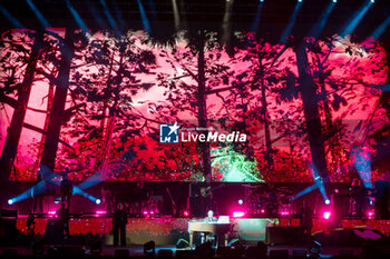 2024-05-19 - Antonello Venditti pseudonym of Antonio Venditti on a stage at Arena di Verona for his first live performs of his new tour “Notte Prima Degli Esami - 1984-2024 40th Anniversary” on May 19, 2024 in Verona, Italy. - ANTONELLO VENDITTI - NOTTE PRIMA DEGLI ESAMI - 1984-2024 40TH ANNIVERSARY - CONCERTS - ITALIAN SINGER AND ARTIST