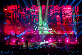 2024-05-19 - Antonello Venditti pseudonym of Antonio Venditti on a stage at Arena di Verona for his first live performs of his new tour “Notte Prima Degli Esami - 1984-2024 40th Anniversary” on May 19, 2024 in Verona, Italy. - ANTONELLO VENDITTI - NOTTE PRIMA DEGLI ESAMI - 1984-2024 40TH ANNIVERSARY - CONCERTS - ITALIAN SINGER AND ARTIST