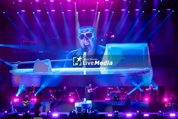 2024-05-19 - Antonello Venditti pseudonym of Antonio Venditti on a stage at Arena di Verona for his first live performs of his new tour “Notte Prima Degli Esami - 1984-2024 40th Anniversary” on May 19, 2024 in Verona, Italy. - ANTONELLO VENDITTI - NOTTE PRIMA DEGLI ESAMI - 1984-2024 40TH ANNIVERSARY - CONCERTS - ITALIAN SINGER AND ARTIST