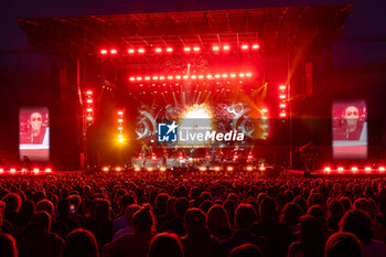 2024-05-19 - Antonello Venditti pseudonym of Antonio Venditti on a stage at Arena di Verona for his first live performs of his new tour “Notte Prima Degli Esami - 1984-2024 40th Anniversary” on May 19, 2024 in Verona, Italy. - ANTONELLO VENDITTI - NOTTE PRIMA DEGLI ESAMI - 1984-2024 40TH ANNIVERSARY - CONCERTS - ITALIAN SINGER AND ARTIST