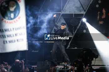 2024-06-08 - Vasco Rossi performs live on stage during Vasco Live 2024 at  San Siro Stadium on June 08, 2024 in Milan, Italy - VASCO ROSSI - VASCO LIVE 2024 - CONCERTS - ITALIAN SINGER AND ARTIST