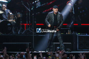 2024-06-08 - Vasco Rossi performs live on stage during Vasco Live 2024 at  San Siro Stadium on June 08, 2024 in Milan, Italy - VASCO ROSSI - VASCO LIVE 2024 - CONCERTS - ITALIAN SINGER AND ARTIST