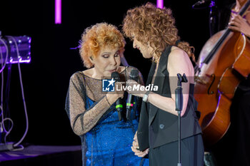 2024-06-06 - Fiorella Mannoia and Ornella Vanoni during the the Ornella Vanoni Senza Fine Tour Concert at Terme di Caracalla in Rome, Italy, on june 06, 2024 - ORNELLA VANONI - SENZA FINE TOUR - CONCERTS - ITALIAN SINGER AND ARTIST