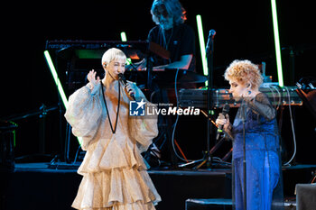 2024-06-06 - Malika Ayane and Ornella Vanoni during the the Ornella Vanoni Senza Fine Tour Concert at Terme di Caracalla in Rome, Italy, on june 06, 2024 - ORNELLA VANONI - SENZA FINE TOUR - CONCERTS - ITALIAN SINGER AND ARTIST