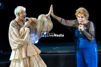 2024-06-06 - Malika Ayane and Ornella Vanoni during the the Ornella Vanoni Senza Fine Tour Concert at Terme di Caracalla in Rome, Italy, on june 06, 2024 - ORNELLA VANONI - SENZA FINE TOUR - CONCERTS - ITALIAN SINGER AND ARTIST