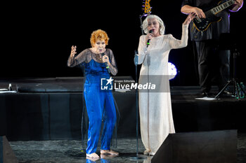 2024-06-06 - Drusilla Foer and Ornella Vanoni during the the Ornella Vanoni Senza Fine Tour Concert at Terme di Caracalla in Rome, Italy, on june 06, 2024 - ORNELLA VANONI - SENZA FINE TOUR - CONCERTS - ITALIAN SINGER AND ARTIST