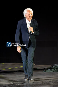 2024-06-06 - Mario Lavezzi during the the Ornella Vanoni Senza Fine Tour Concert at Terme di Caracalla in Rome, Italy, on june 06, 2024 - ORNELLA VANONI - SENZA FINE TOUR - CONCERTS - ITALIAN SINGER AND ARTIST