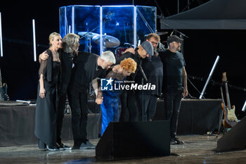 2024-06-06 - Ornella Vanoni and the band during the the Ornella Vanoni Senza Fine Tour Concert at Terme di Caracalla in Rome, Italy, on june 06, 2024 - ORNELLA VANONI - SENZA FINE TOUR - CONCERTS - ITALIAN SINGER AND ARTIST