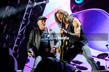 2024-06-25 - Vasco Rossi e Stef Burns - VASCO ROSSI - LIVE - CONCERTS - ITALIAN SINGER AND ARTIST