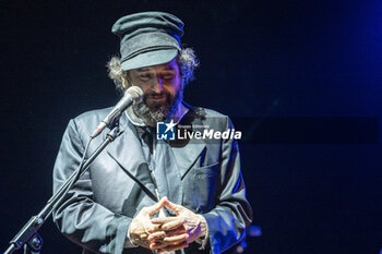 2024-07-01 - Vinicio Capossela (Italian singer-songwriter, poet and novelist) performs live - VINICIO CAPOSSELA - VECCHI TASTI - CONCERTS - ITALIAN SINGER AND ARTIST