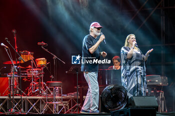 2024-07-22 - Francesco De Gregori on stage with Francesca La Colla - FRANCESCO DE GREGORI DAL VIVO 2024 - CONCERTS - ITALIAN SINGER AND ARTIST