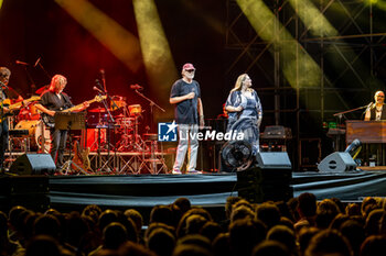 2024-07-22 - Francesco De Gregori on stage with Francesca La Colla - FRANCESCO DE GREGORI DAL VIVO 2024 - CONCERTS - ITALIAN SINGER AND ARTIST