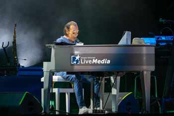 24/07/2024 - Antonello Venditti plays piano on stage - ANTONELLO VENDITTI 