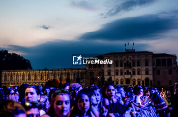 25/07/2024 - Irama's fans wait for the concert to begin - IRAMA LIVE 2024 - CONCERTI - CANTANTI E ARTISTI ITALIANI