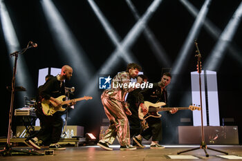 2024-09-03 - Fulminacci – real name Filippo Uttinacci - with musicians of his band performing live in concert at Auditorium Parco della Musica - FULMINACCI - INFINITO +1 TOUR - CONCERTS - ITALIAN SINGER AND ARTIST