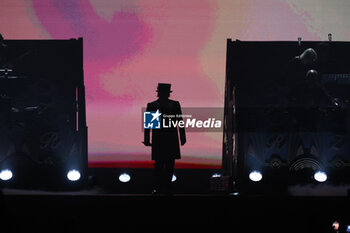 2024-10-12 - Italian singer Renato Zero on stage during his “Autoritatto” 2024 tour at Unipol Arena, Casalecchio (Bologna), Italy, October 12, 2024. Photo: Michele Nucci - RENATO ZERO IN 