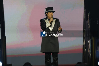 2024-10-12 - Italian singer Renato Zero on stage during his “Autoritatto” 2024 tour at Unipol Arena, Casalecchio (Bologna), Italy, October 12, 2024. Photo: Michele Nucci - RENATO ZERO IN 