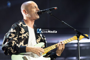 2024-10-18 - Italian singer Alex Britti during his 2024 Live Tour at the Palazzo dello Sport in Rome 10.18.2024 - ALEX BRITTI LIVE 2024 - CONCERTS - ITALIAN SINGER AND ARTIST