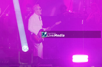 2024-10-19 - Italian singer Umberto Tozzi on stage during his ?L?Ultima notte rosa, the final tour? at Unipol Arena, Casalecchio (Bo), Italy, October 19, 2024 - photo Michele Nucci - UMBERTO TOZZI 