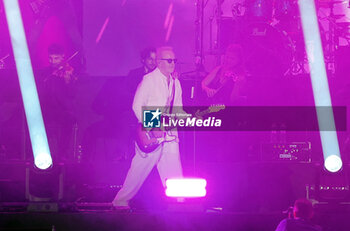 2024-10-19 - Italian singer Umberto Tozzi on stage during his “L’Ultima notte rosa, the final tour” at Unipol Arena, Casalecchio (Bo), Italy, October 19, 2024 - photo Michele Nucci - UMBERTO TOZZI 