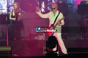 2024-10-19 - Italian singer Umberto Tozzi on stage during his “L’Ultima notte rosa, the final tour” at Unipol Arena, Casalecchio (Bo), Italy, October 19, 2024 - photo Michele Nucci - UMBERTO TOZZI 