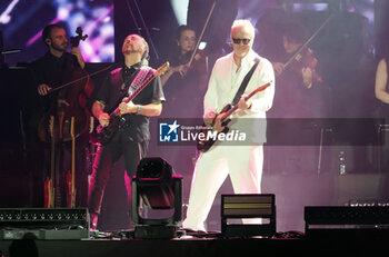 2024-10-19 - Italian singer Umberto Tozzi on stage during his “L’Ultima notte rosa, the final tour” at Unipol Arena, Casalecchio (Bo), Italy, October 19, 2024 - photo Michele Nucci - UMBERTO TOZZI 