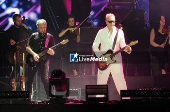 2024-10-19 - Italian singer Umberto Tozzi on stage during his “L’Ultima notte rosa, the final tour” at Unipol Arena, Casalecchio (Bo), Italy, October 19, 2024 - photo Michele Nucci - UMBERTO TOZZI 