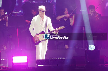 2024-10-19 - Italian singer Umberto Tozzi on stage during his ?L?Ultima notte rosa, the final tour? at Unipol Arena, Casalecchio (Bo), Italy, October 19, 2024 - photo Michele Nucci - UMBERTO TOZZI 