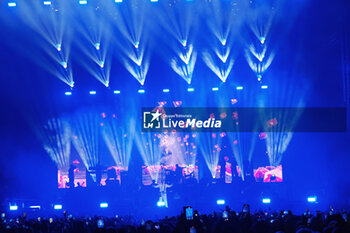 2024-10-19 - Italian singer Umberto Tozzi on stage during his ?L?Ultima notte rosa, the final tour? at Unipol Arena, Casalecchio (Bo), Italy, October 19, 2024 - photo Michele Nucci - UMBERTO TOZZI 