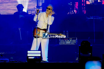 2024-10-19 - Italian singer Umberto Tozzi on stage during his “L’Ultima notte rosa, the final tour” at Unipol Arena, Casalecchio (Bo), Italy, October 19, 2024 - photo Michele Nucci - UMBERTO TOZZI 