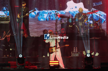 2024-10-19 - Italian singer Umberto Tozzi on stage during his ?L?Ultima notte rosa, the final tour? at Unipol Arena, Casalecchio (Bo), Italy, October 19, 2024 - photo Michele Nucci - UMBERTO TOZZI 