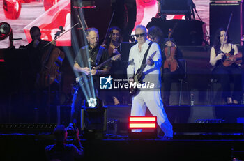 2024-10-19 - Italian singer Umberto Tozzi on stage during his “L’Ultima notte rosa, the final tour” at Unipol Arena, Casalecchio (Bo), Italy, October 19, 2024 - photo Michele Nucci - UMBERTO TOZZI 