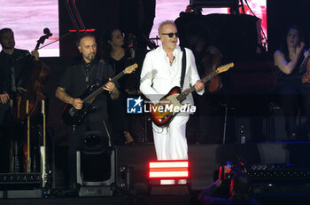 2024-10-19 - Italian singer Umberto Tozzi on stage during his “L’Ultima notte rosa, the final tour” at Unipol Arena, Casalecchio (Bo), Italy, October 19, 2024 - photo Michele Nucci - UMBERTO TOZZI 