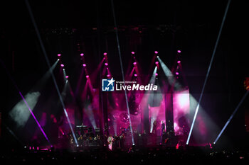 2024-10-19 - Italian singer Umberto Tozzi on stage during his “L’Ultima notte rosa, the final tour” at Unipol Arena, Casalecchio (Bo), Italy, October 19, 2024 - photo Michele Nucci - UMBERTO TOZZI 