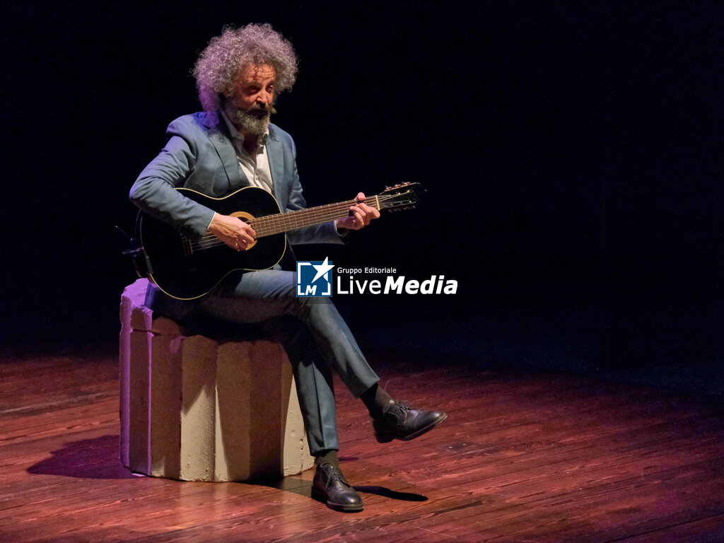 SIMONE CRISTICCHI - PARADISO: DALLE TENEBRE ALLA LUCE DELLA DIVINA COMMEDIAommedia di Dante Alighieri - MUSICAL - CANTANTI E ARTISTI ITALIANI