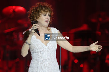 11/11/2024 - Italian singer Fiorella Mannoia on stage at Teatro Europauditorium during her tour in theaters. Bologna, November 11, 2024 - photo Michele Nucci - FIORELLA MANNOIA LIVE NEI TEATRI 2024 - SHOW - ARTISTI ITALIANI