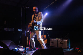 2024-04-11 - Miles Kane during the One Man Band Solo Tour ’24 on 11 April 2024 at the Largo Venue in Rome, Italy. - MILES KANE - ONE MAN BAND SOLO TOUR ’24 - CONCERTS - SINGER AND ARTIST