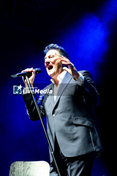 2024-04-24 - Tony Hadley, stage name of Anthony Patrick Hadley, sing on stage during his live performs for “Mad About You with The Fabulous TH Band European Tour” at PalaUnical Theatre on April 24, 2024 in Mantua, Italy. - TONY HADLEY - MAD ABOUT YOU WITH THE FABULOUS TH BAND - CONCERTS - SINGER AND ARTIST
