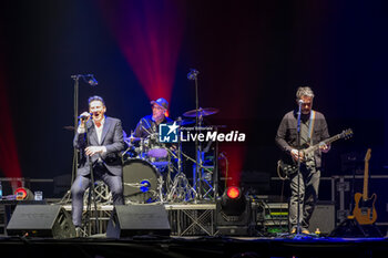 2024-04-24 - Tony Hadley, stage name of Anthony Patrick Hadley with The Fabulous TH Band, sing on stage during his live performs for “Mad About You with The Fabulous TH Band European Tour” at PalaUnical Theatre on April 24, 2024 in Mantua, Italy. - TONY HADLEY - MAD ABOUT YOU WITH THE FABULOUS TH BAND - CONCERTS - SINGER AND ARTIST