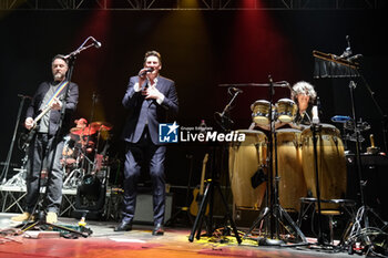 2024-04-24 - Tony Hadley, Richie Barrett, Lily Gonzalez - TONY HADLEY WITH THE FABULOUS TH BAND - MAD ABOUT YOU - CONCERTS - SINGER AND ARTIST