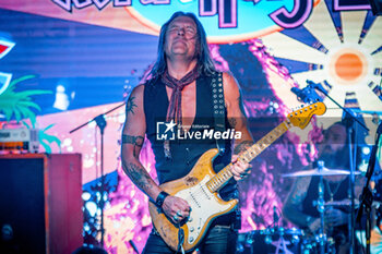 2024-05-21 - soren Andersen play the guitar -  GLENN HUGHES CELEBRATING THE 50™ ANNIVERSARY OF DEEP PURPLE BURN - CONCERTS - SINGER AND ARTIST