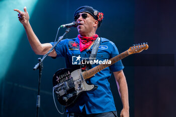 2024-07-08 - Tom Morello, stage name of Thomas Baptiste Morello, during his live performs at Villafranca Castle for his The Atlas Underground Fire World Tour 2024, on July 8, 2024 in Villafranca di Verona, Italy. - TOM MORELLO - THE ATLAS UNDEGROUND FIRE - CONCERTS - SINGER AND ARTIST