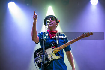 2024-07-08 - Tom Morello, stage name of Thomas Baptiste Morello, during his live performs at Villafranca Castle for his The Atlas Underground Fire World Tour 2024, on July 8, 2024 in Villafranca di Verona, Italy. - TOM MORELLO - THE ATLAS UNDEGROUND FIRE - CONCERTS - SINGER AND ARTIST