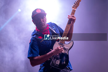 2024-07-08 - Tom Morello, stage name of Thomas Baptiste Morello, during his live performs at Villafranca Castle for his The Atlas Underground Fire World Tour 2024, on July 8, 2024 in Villafranca di Verona, Italy. - TOM MORELLO - THE ATLAS UNDEGROUND FIRE - CONCERTS - SINGER AND ARTIST