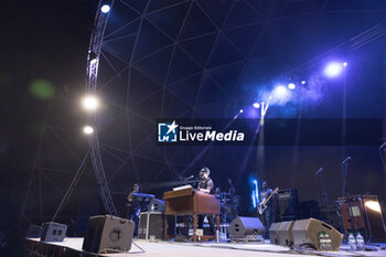 2024-07-10 - Cory Henry singing on stage during the Music for yo solul world tour 2024, at the Villa Ada Festival in Rome, Italy, on July 10, 2024 - CORY HENRY - MUSIC FOR YO SOUL WORLD TOUR 2024 - ROMA - CONCERTS - SINGER AND ARTIST