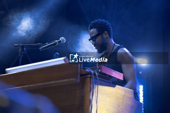 2024-07-10 - Cory Henry singing on stage during the Music for yo solul world tour 2024, at the Villa Ada Festival in Rome, Italy, on July 10, 2024 - CORY HENRY - MUSIC FOR YO SOUL WORLD TOUR 2024 - ROMA - CONCERTS - SINGER AND ARTIST